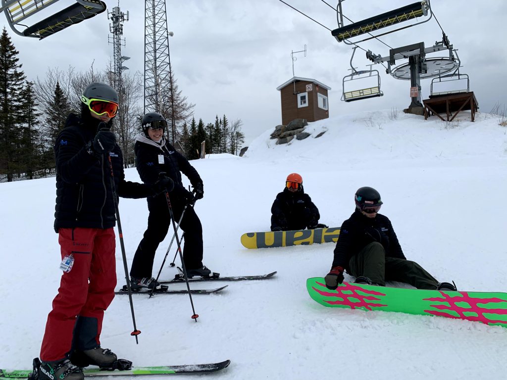 Club de ski et planche